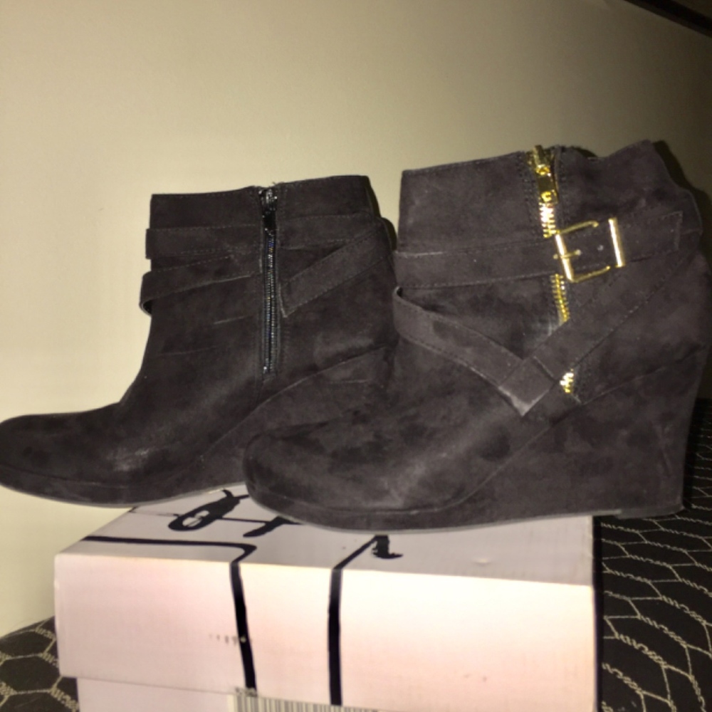 NWOT Dolce Vita black suede wedge booties